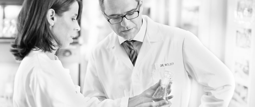 Dr. Rainer Wolber, Head of Product Development, DermoCosmetics is talking to a skincare scientist